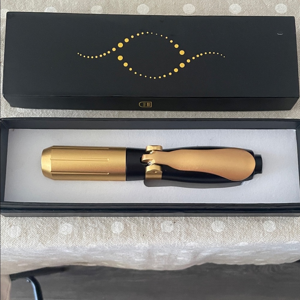 Luxurious Gold and Black Skincare Tool